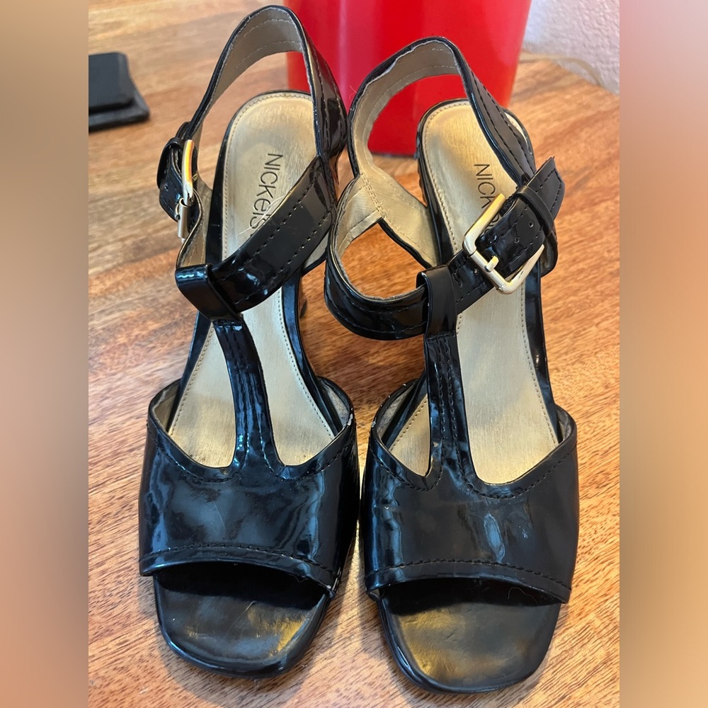 Black heels with woven heel